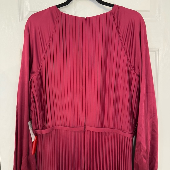 IEENA FOR MAC DUGGAL Red Long Sleeve Gown Size 12 NWT - Picture 6 of 13